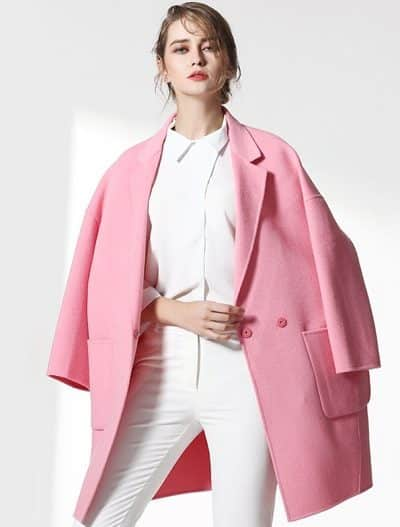 Áo lông cừu tông hồng dáng ngắn cho những cô nàng công sở - 10 Xu hướng thời trang nữ 2022 nổi như cồn