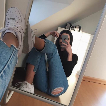 Chụp hình ảnh selfie qua loa gương với giày