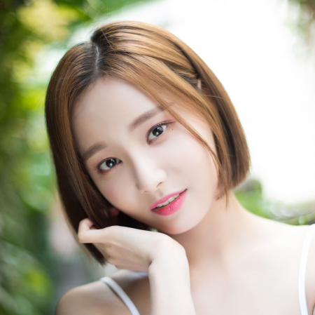 Tóc ngắn Hàn Quốc: Nếu bạn yêu cầu tóc ngắn Hàn Quốc, hay xem hình ảnh để tìm kiếm các kiểu tóc đỉnh cao về kiểu dáng và thời trang. Với những mẫu tóc ngắn Hàn Quốc, bạn sẽ trở nên nổi bật và cuốn hút hơn.