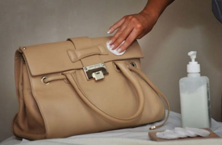 Áp dụng quy trình làm sạch túi đặc biệt để túi xách luôn mới