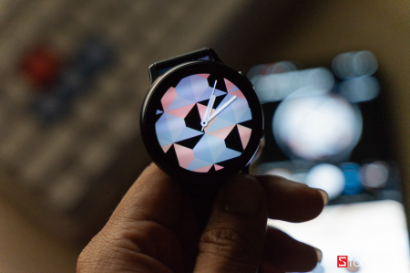Galaxy Watch Active 2 là một chiếc đồng hồ thông minh đầy tính năng với thiết kế hiện đại và sang trọng. Hãy xem hình ảnh để thấy chi tiết về các tính năng độc đáo của Galaxy Watch Active 2 và đánh giá của người dùng.