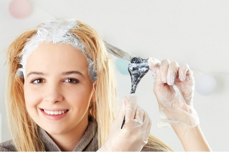 Thuốc tẩy tóc dạng bột là giải pháp tối ưu để giảm bớt màu nhuộm cũ trên tóc của bạn. Không cần phải tốn tiền và thời gian ở hiệu tóc, bạn có thể dễ dàng thực hiện tại nhà. Hình ảnh liên quan sẽ cho bạn thấy cách sử dụng chi tiết và hiệu quả của loại sản phẩm này.