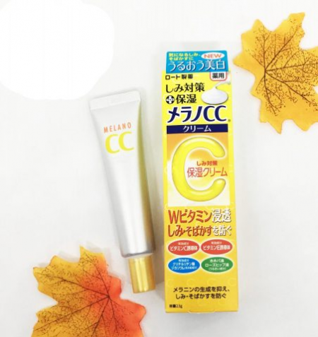 Rohto Melano CC Moisture Cream có thể dùng như kem dưỡng da ban đêm giúp cấp ẩm và giảm thâm