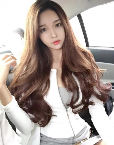 Tóc xoăn dài Hàn Quốc là một trong những xu hướng tóc hot nhất hiện nay. Với độ chải xoăn tự nhiên, tóc xoăn dài Hàn Quốc giúp bạn toả sáng và thu hút mọi ánh nhìn. Hãy cùng ngắm nhìn hình ảnh tóc xoăn dài Hàn Quốc để khám phá tất cả những điều này.